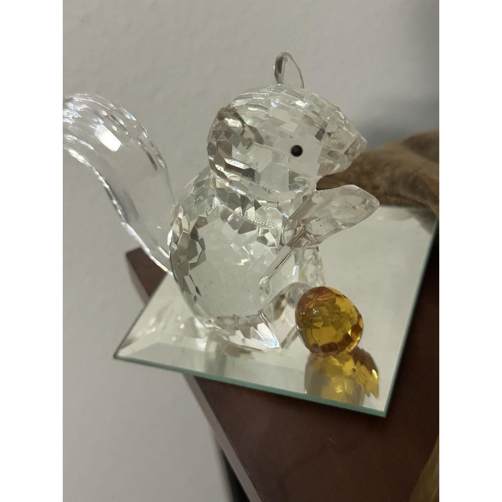 Crystal Squirrel‎ Figurine  4" X4" Yellow Nut On Mirror Plate Beautiful